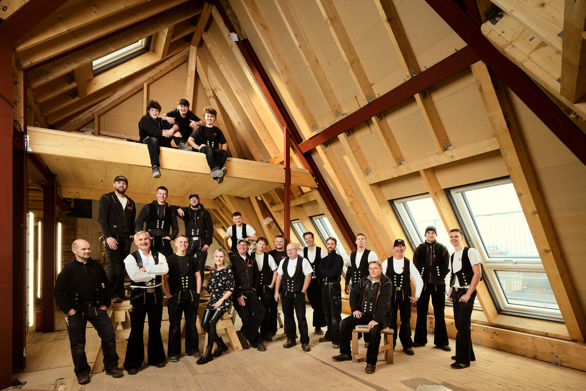 /c155b357fb0f7f54356b7149952b8407.slideshow_article/DKI_Gruppenbild_sRGB_L_3100x2000_slideshow_article.jpg?v=2